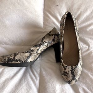 Snakeskin black and white heels size 6.5 New